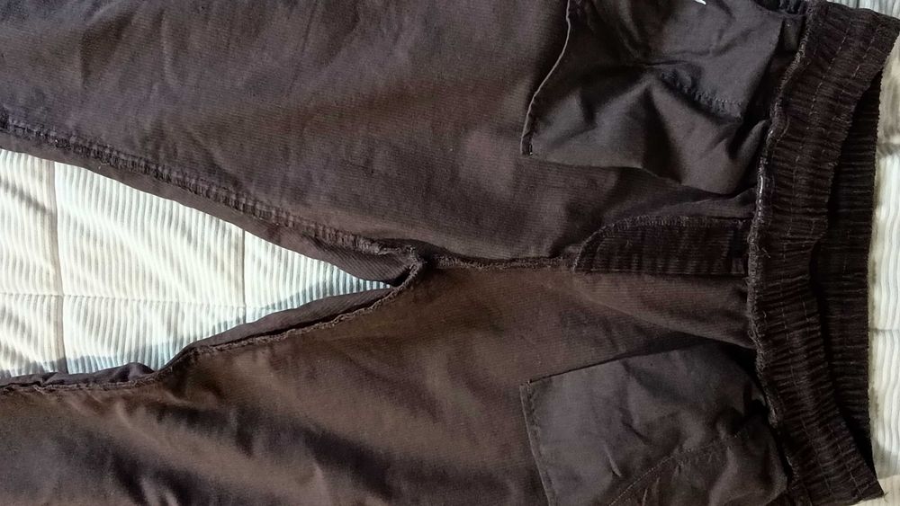 Pantaloni raiati maro inchis