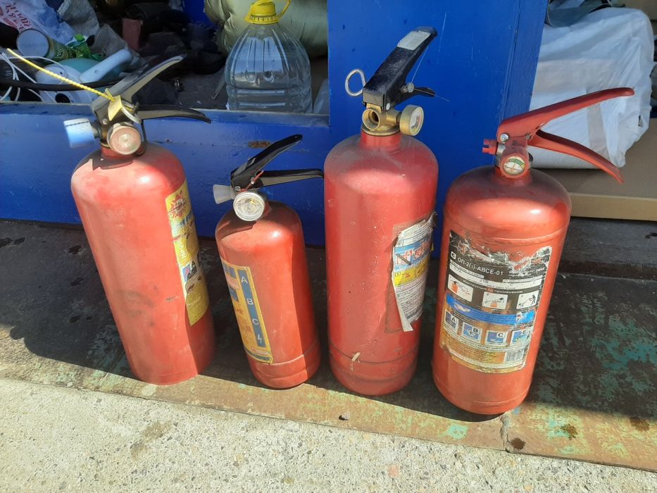 Огнетушитель на фото