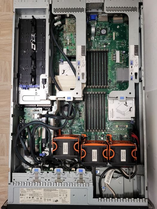 IBM System x3650 M2 server 7947-76g Intel Xeon 5550 10xHDD 146Gb SAS