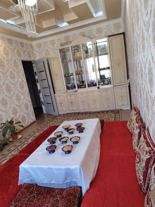 sotiladi sergili 8 lakatsa juda yaxshi joyda joylashgan