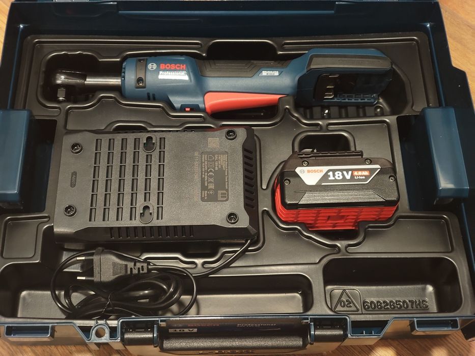 Cheie cu clichet Bosch GRC 18v 60NM + Acumulator GBA 4 Ah + GAL 18v-40 + Cutie