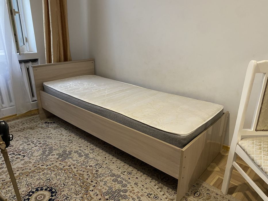 Кровать односпальный продам срочно