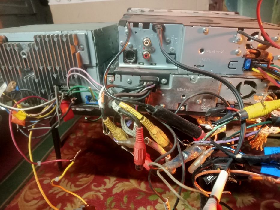 Продам автомагнитолы оригинал