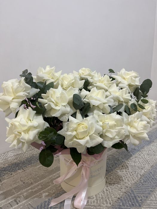 Роскошная композиция из белых роз