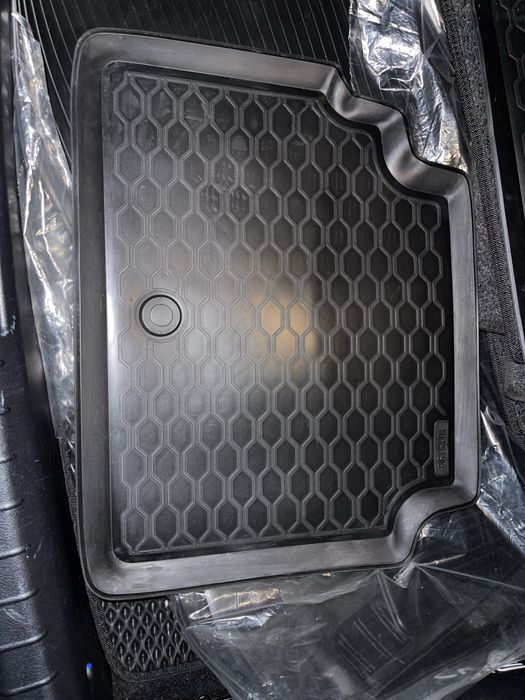 летние коврики и резиновые полики на Hyndai Sonata