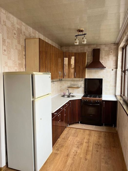 Продаётся 2/2/4. Олмазарский район. Метро Беруни.