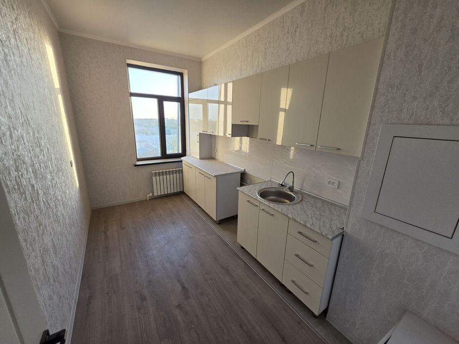 Продается срочно 3 комн квартира в новостройке кирпич Янгиюль город