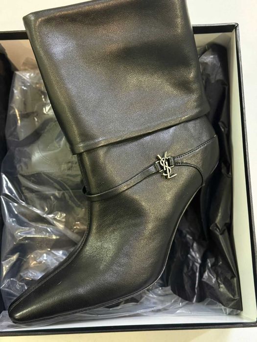 Женские сапоги Yves Saint Laurent