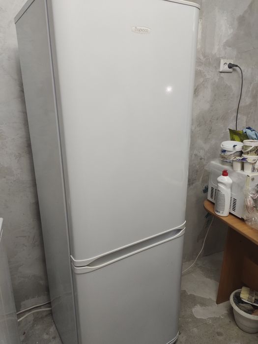 Продам холодильник "Бирюса" ,высота 1,80 м. Б/у.