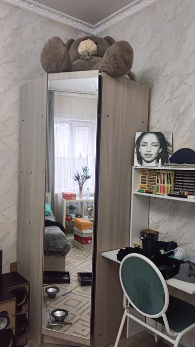 Шкаф угловой  ,очень удобный и вместительный