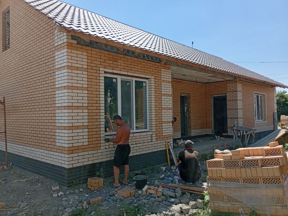 Каменщик, бригада строителей