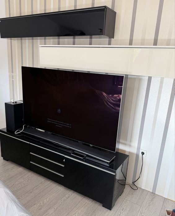 Vand comoda pt TV ikea cu dulapuri duspendate
