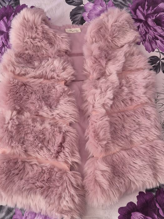 Розов елек еко пух стандартен размер нов необличан Цена 70 лв.