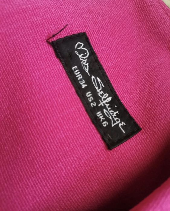 Rochie midi roz/fucsia cu decupaj – elegantă și feminină XS