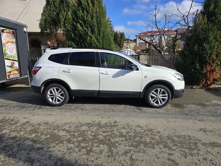 Nissan qashqai +2 volan pe dreapta