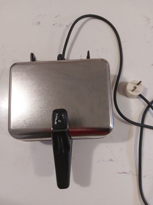 Вафельница Электровафельница