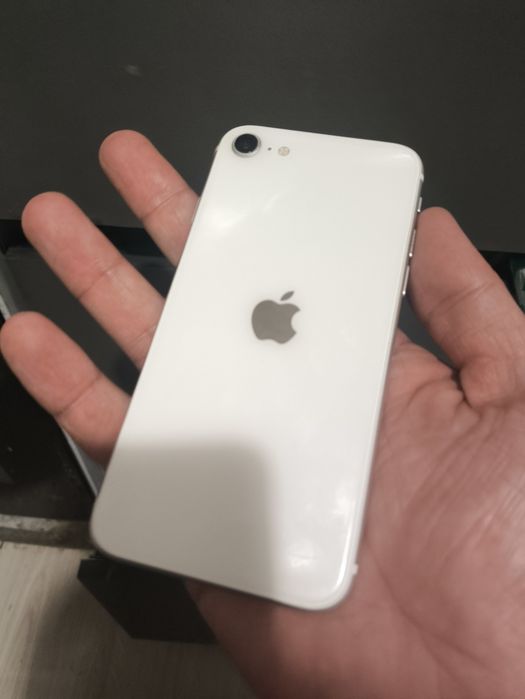 Продам iPhone SE первое поколение