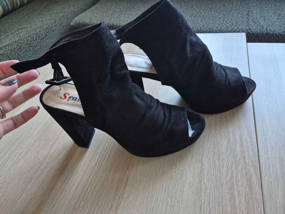 Дамски елегантни обувки на висок ток