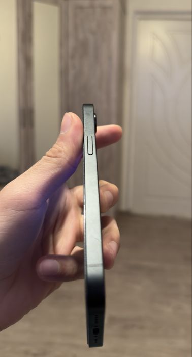 Например, iPhone 16 e гарантией