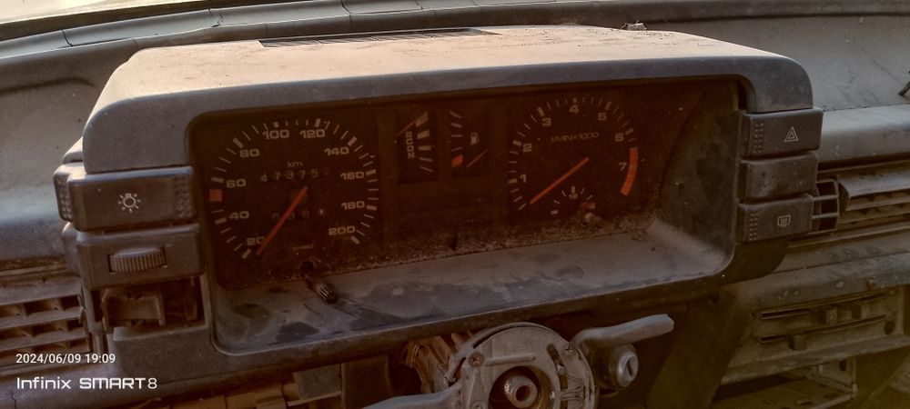 Audi 100 va 80 zapchastga Audi 100 ni gazi bor