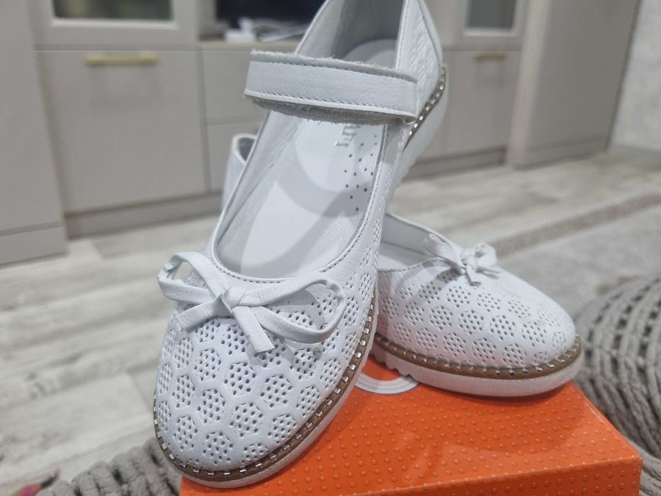 Продам туфельки на девочку