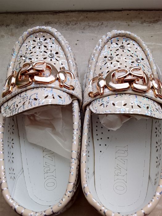 Продаю обувь детская прошу не пишите в олх только звоните в любое врем