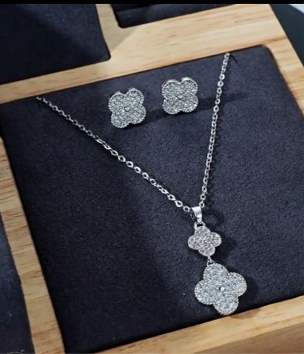 Серьги белое золото с бриллиантом Van cleef