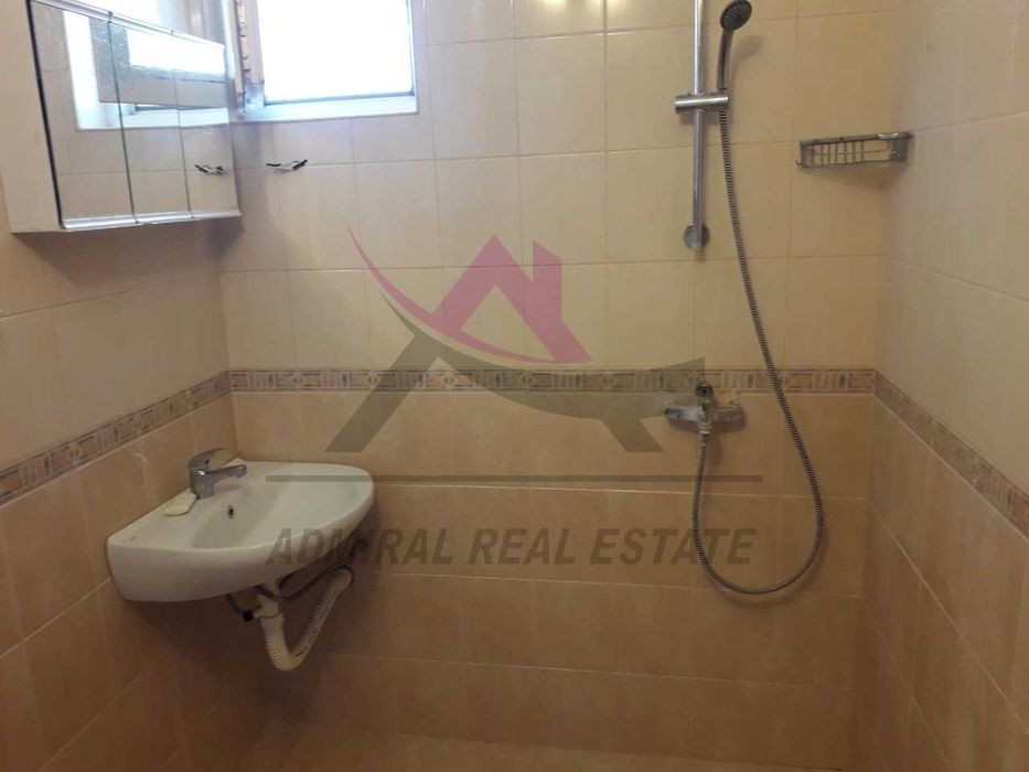 Просторен! Етаж от Къща-село Звездица