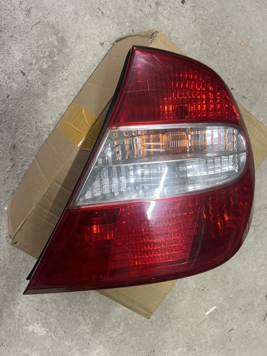 Оригинальный правый фонарь на Toyota Camry 30 Европеец