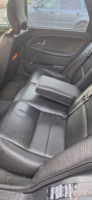 Vând volvo v40 an 2003