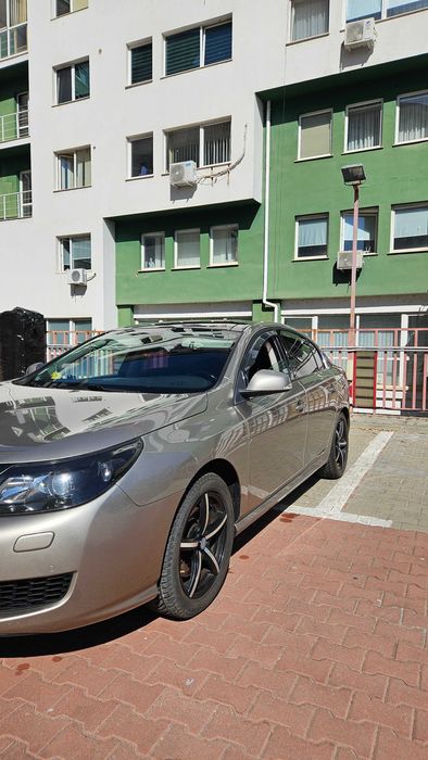 RENAULT Latitude 2011 — imagine 3