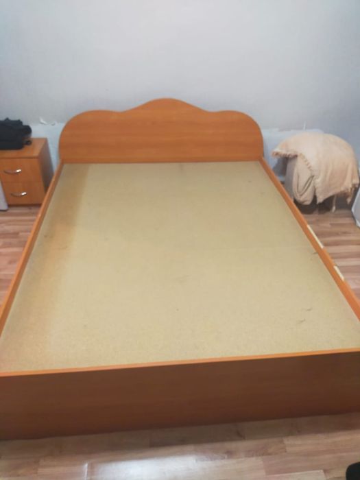 Кровать с матрасом