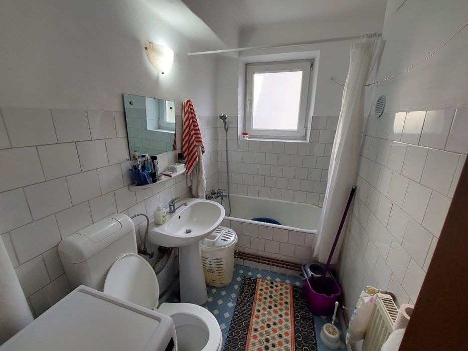 Apartament cu 3 camere, bd.Ecaterina Teodoroiu, vizavi de școala nr.2