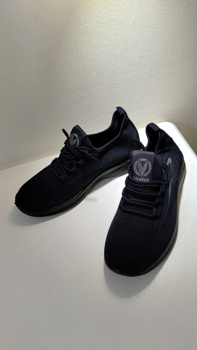 Кроссовки летние 39 размер. 2000т.