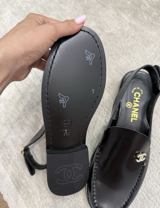 Лоферы Chanel с открытой пяточкой