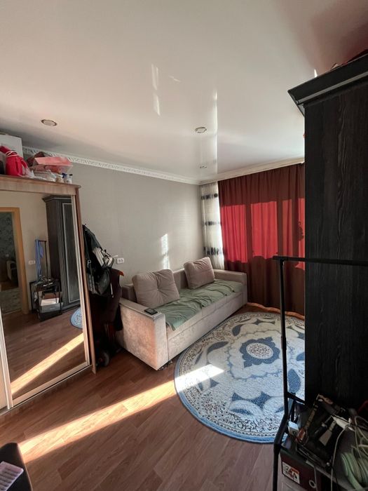 Продам двух  комнатную квартиру.