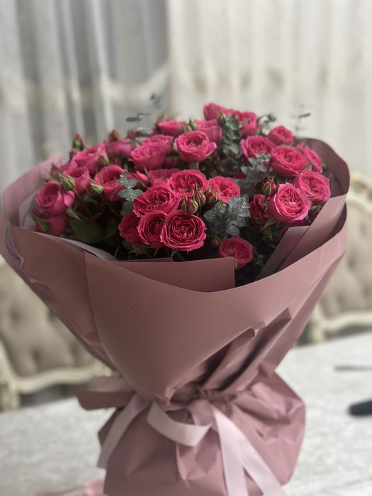 Розовый букет роз