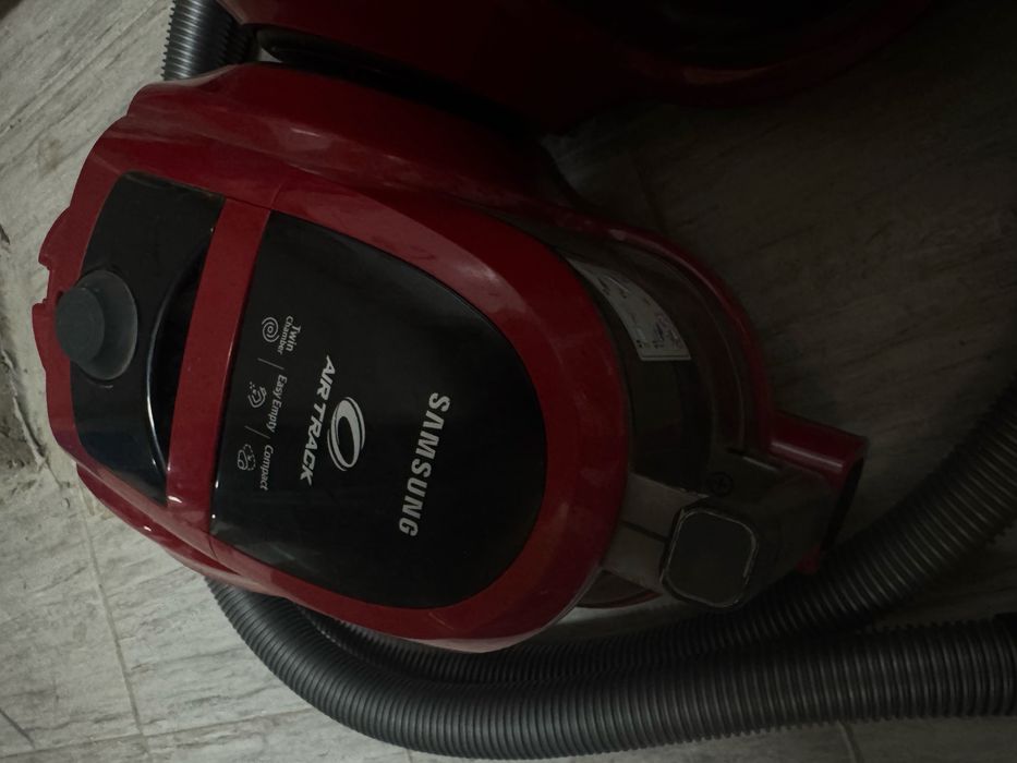 Продам 2 одинаковых пылесоса Samsung