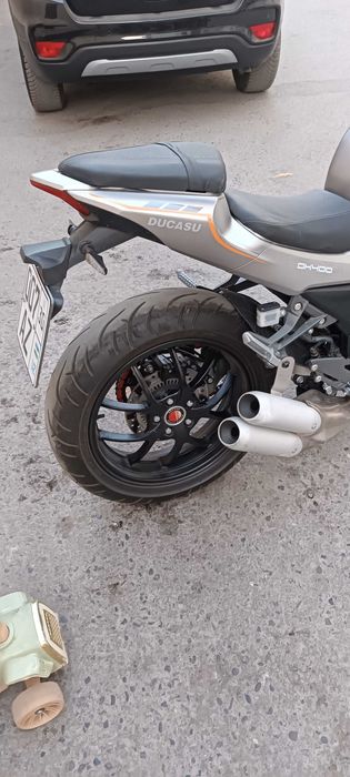 Motasikl Ducasu 400 kub