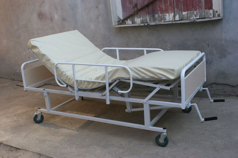 Медицинская кровать