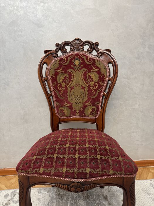 Стол со стульми в отлчном состояний