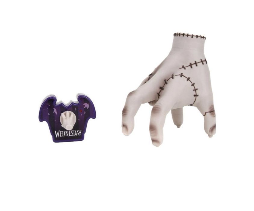 Ръката на Wednesday Addams - The Thing