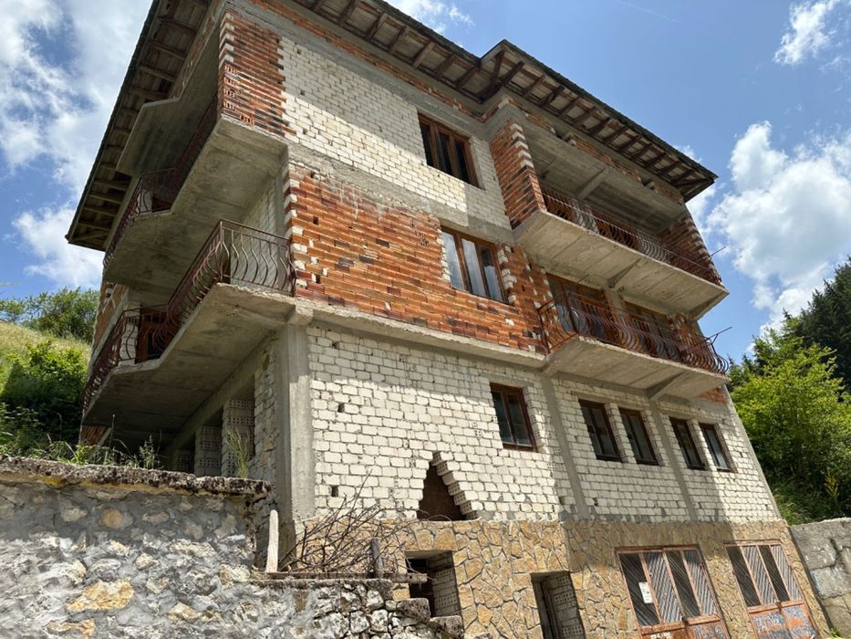 Продава се Къща в с. Жребево, Област Смолян - 756 кв.м за 106 €/кв.м - Снимка #1