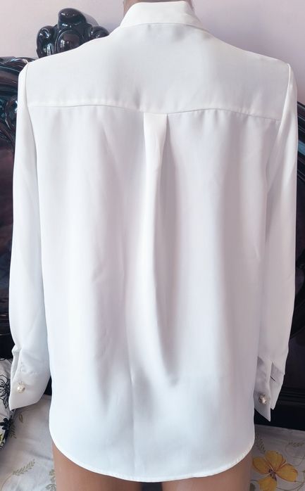 Бяла дамска риза zara с копчета перли хс