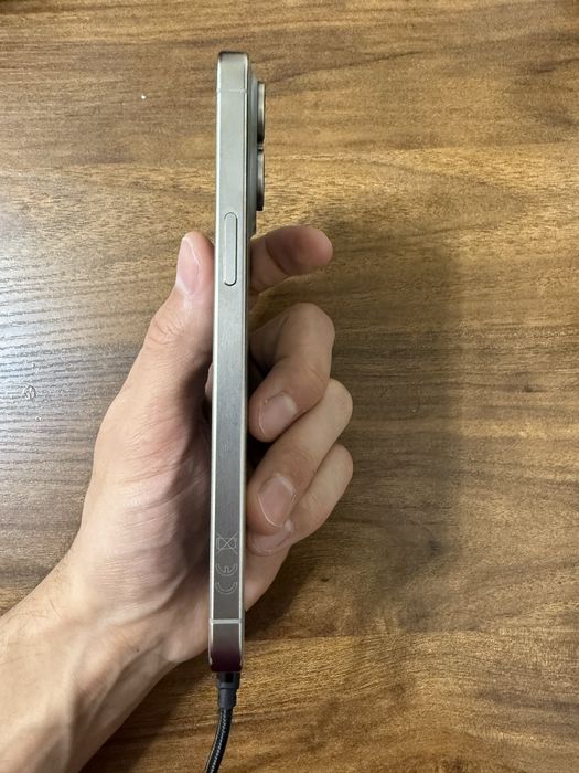 15 Pro max 256gb с разбитым стеклом