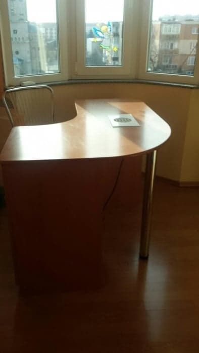 Masă manichiura cu aspirator inclus