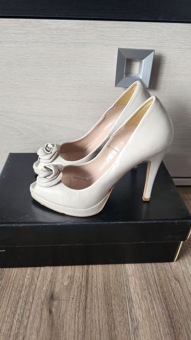 Pantofi eleganti cu toc