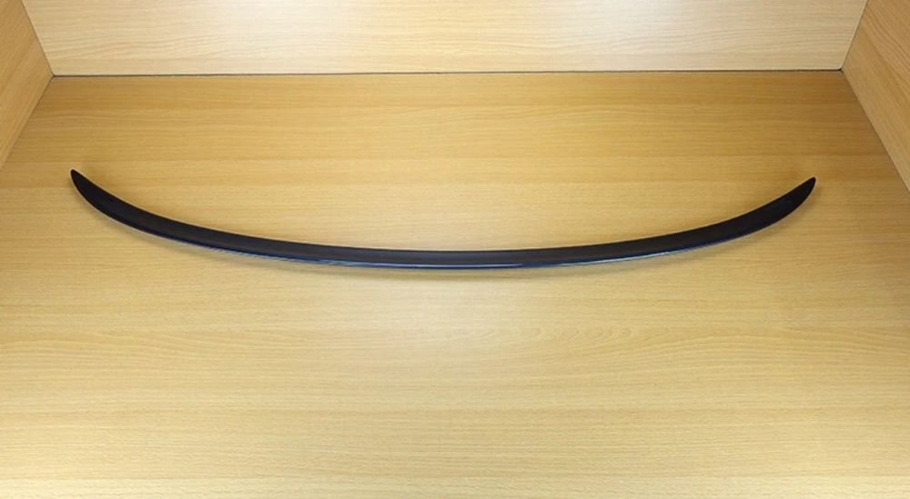 Eleron lip codita BMW Seria 3 E90 MP Style   design negru lucios.