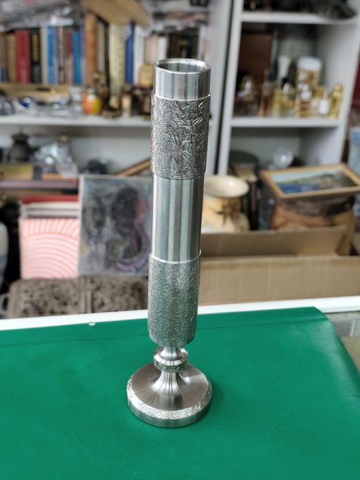 Стоманена ваза или свещник стил бруталист