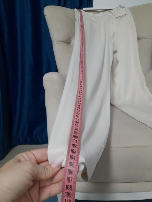 Pantaloni satinati Massimo Dutti din 100% vascoza crem marimea 34